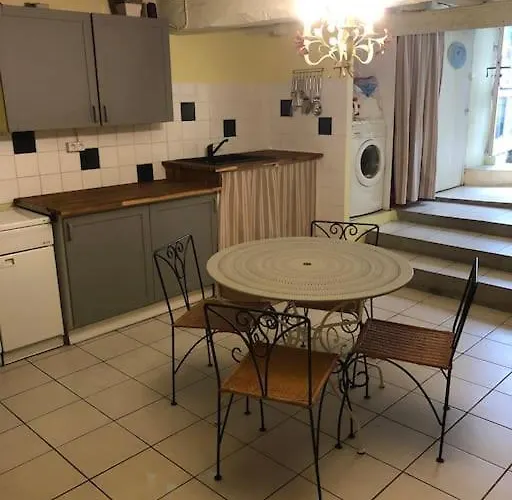 Maison St. Clair مونفلاكين